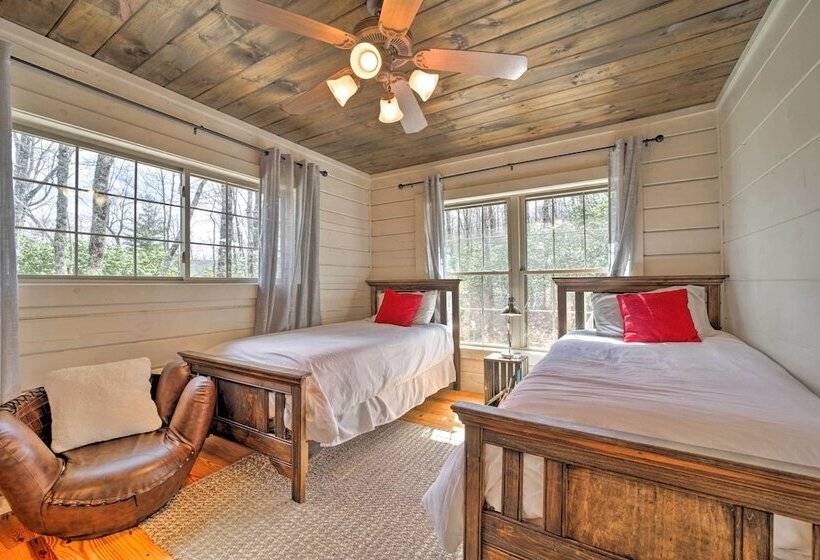 Deck + Fire Pits: Lake Toxaway Getaway!