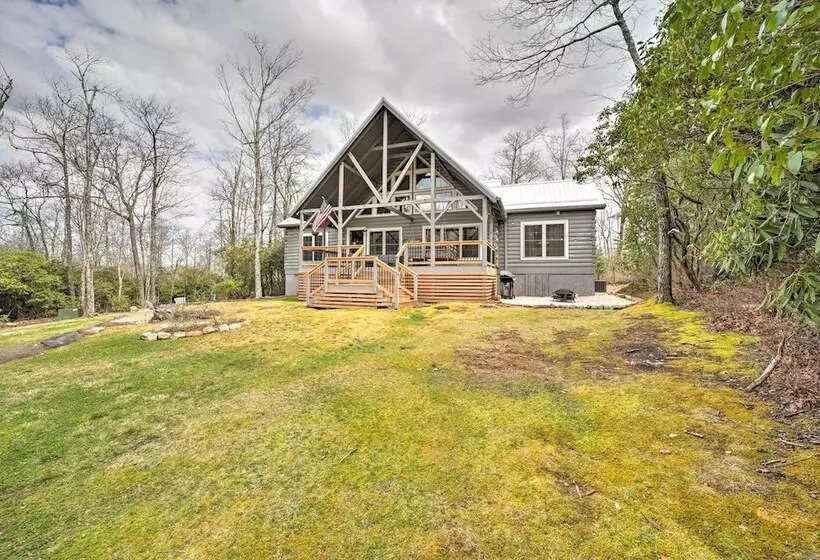 Deck + Fire Pits: Lake Toxaway Getaway!