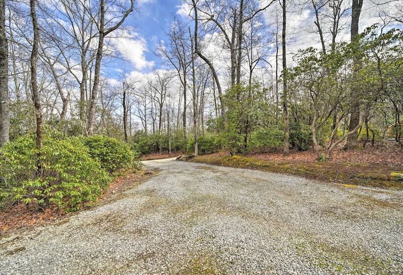 Deck + Fire Pits: Lake Toxaway Getaway!