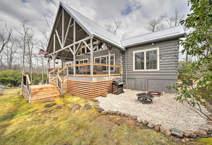 Deck + Fire Pits: Lake Toxaway Getaway!