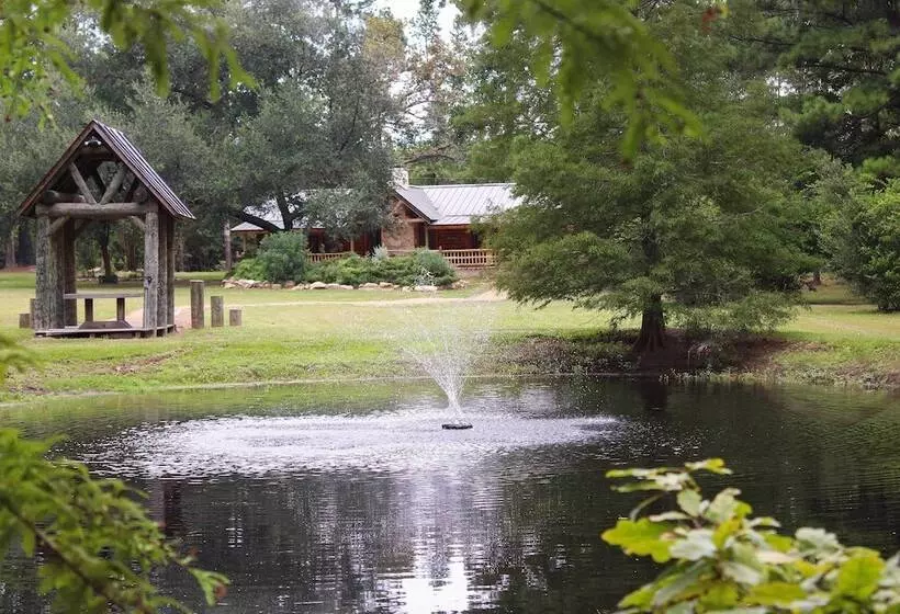 Beaver Creek Lodge    Huntington Home W/ Pond!