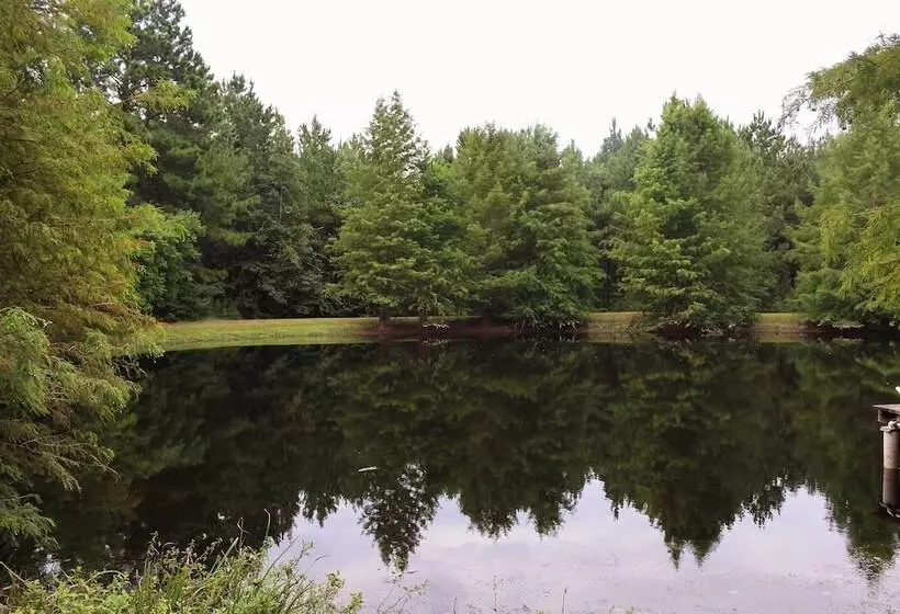 Beaver Creek Lodge    Huntington Home W/ Pond!