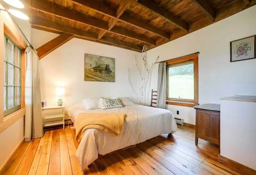 Breathtaking Mtn Views: Stylish Rustic Retreat!