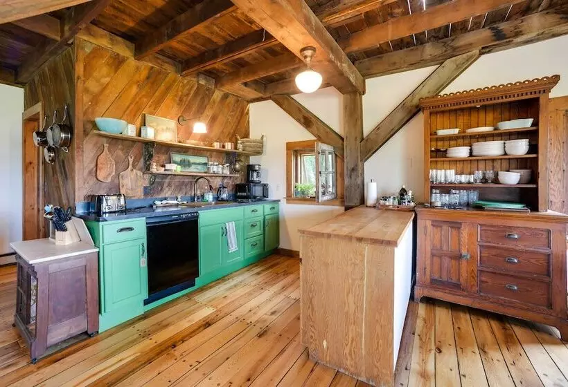 Breathtaking Mtn Views: Stylish Rustic Retreat!