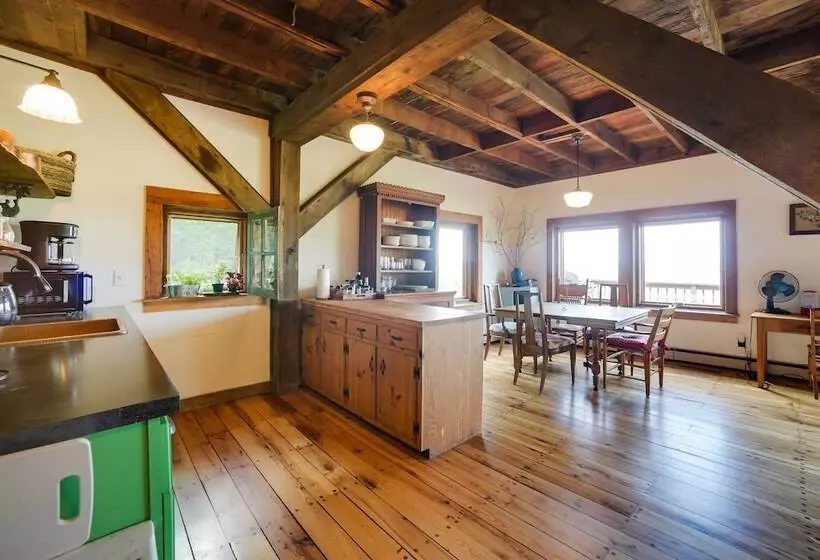 Breathtaking Mtn Views: Stylish Rustic Retreat!