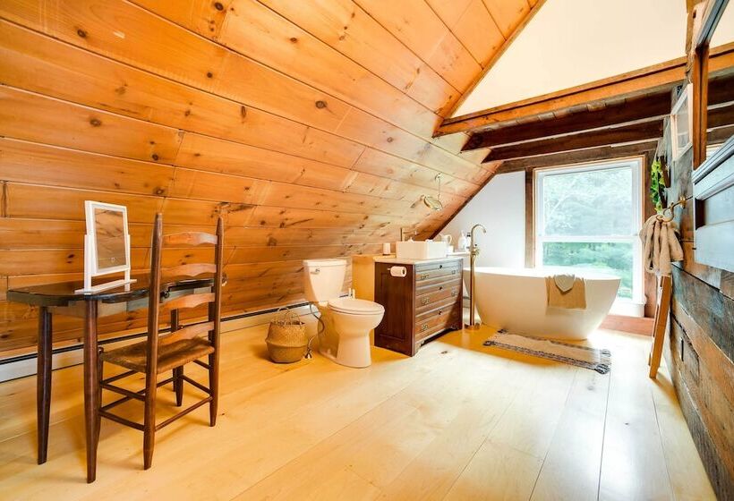 Breathtaking Mtn Views: Stylish Rustic Retreat!