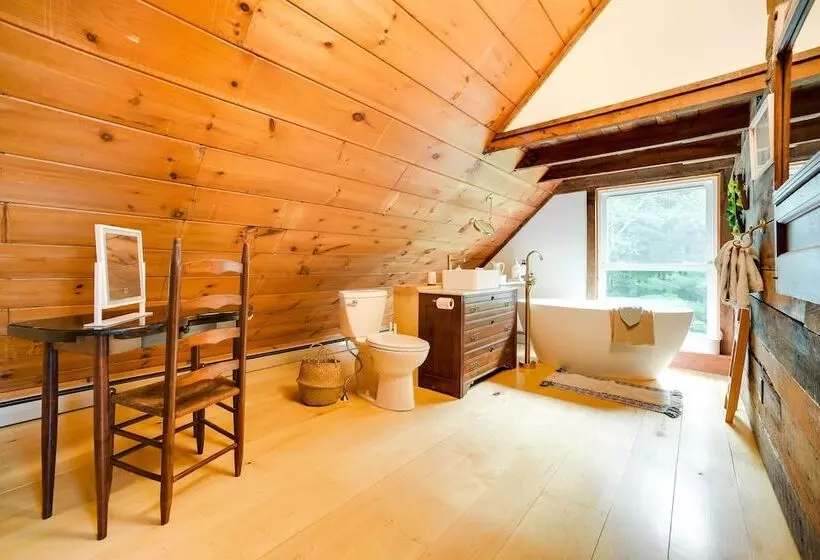 Breathtaking Mtn Views: Stylish Rustic Retreat!