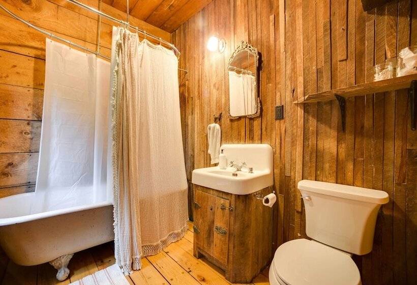 Breathtaking Mtn Views: Stylish Rustic Retreat!