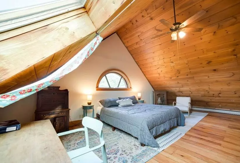 Breathtaking Mtn Views: Stylish Rustic Retreat!