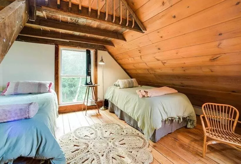 Breathtaking Mtn Views: Stylish Rustic Retreat!