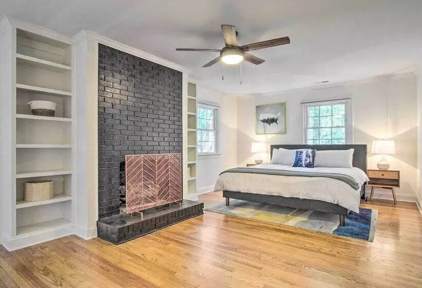 Bright Cary Home With Deck < 15 Mi To Raleigh!