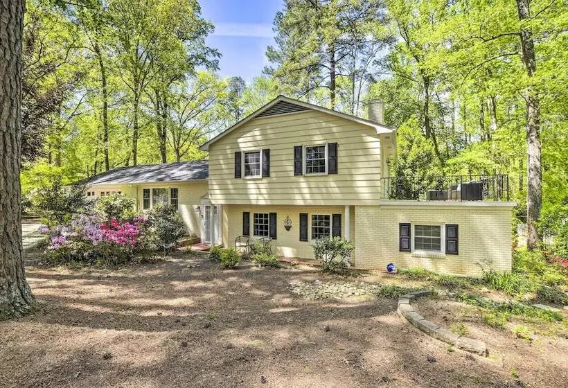 Bright Cary Home With Deck < 15 Mi To Raleigh!