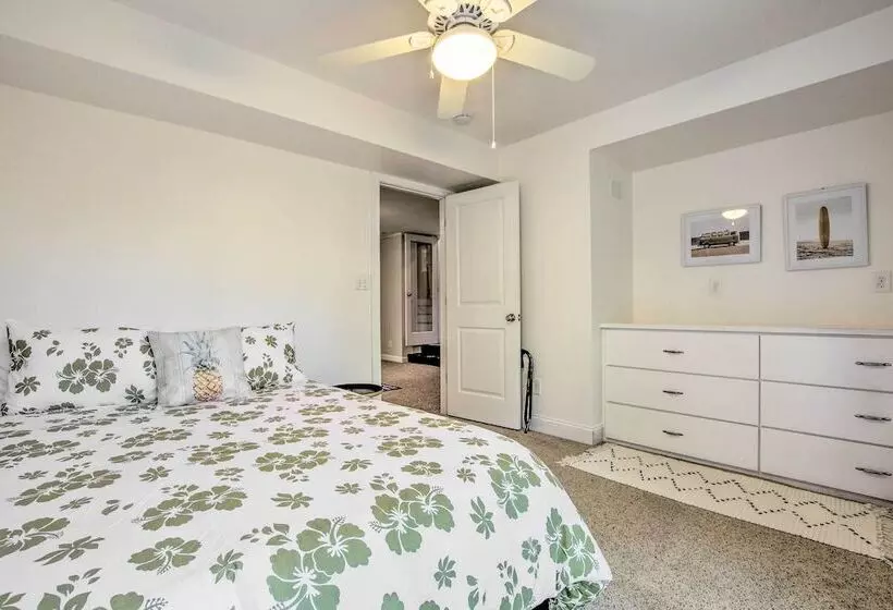 Bright Cary Home With Deck < 15 Mi To Raleigh!