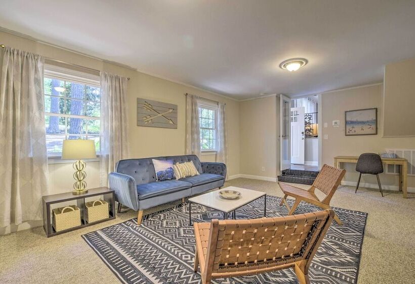 Bright Cary Home With Deck < 15 Mi To Raleigh!