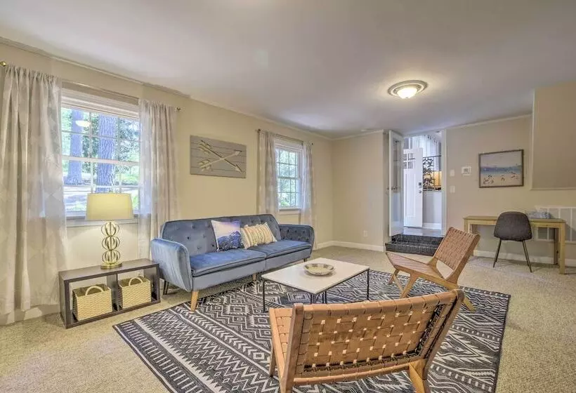 Bright Cary Home With Deck < 15 Mi To Raleigh!