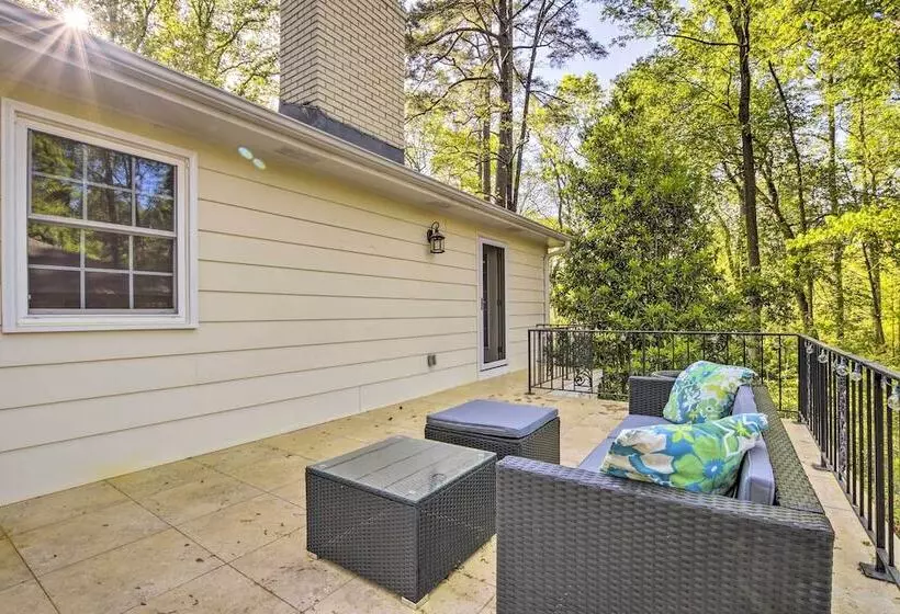 Bright Cary Home With Deck < 15 Mi To Raleigh!