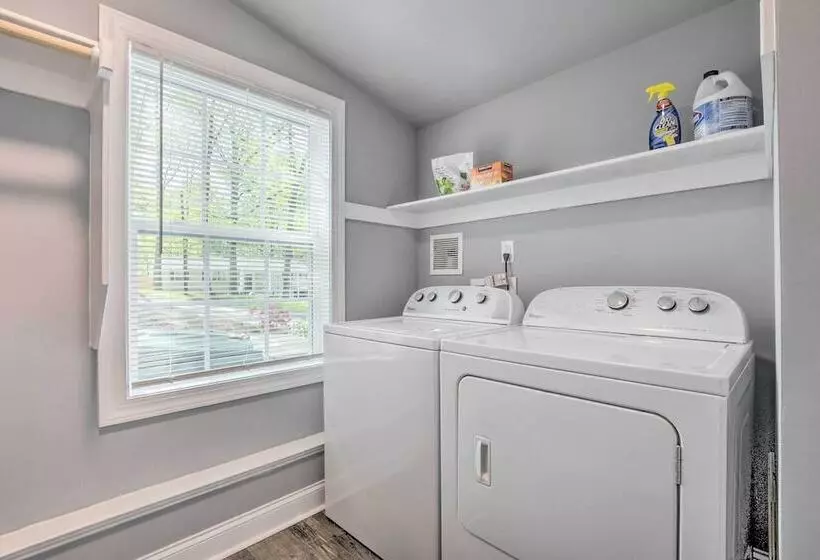 Bright Cary Home With Deck < 15 Mi To Raleigh!