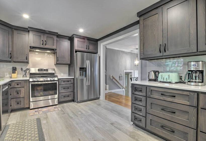 Bright Cary Home With Deck < 15 Mi To Raleigh!