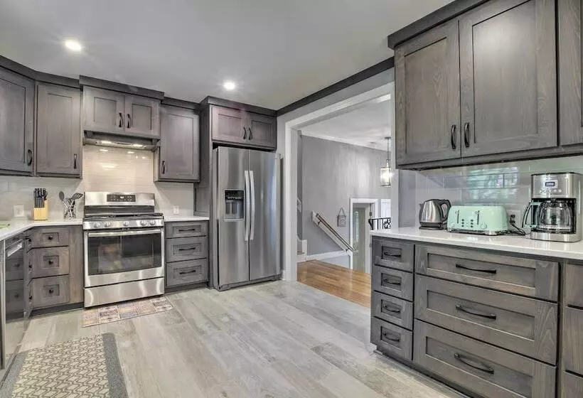 Bright Cary Home With Deck < 15 Mi To Raleigh!