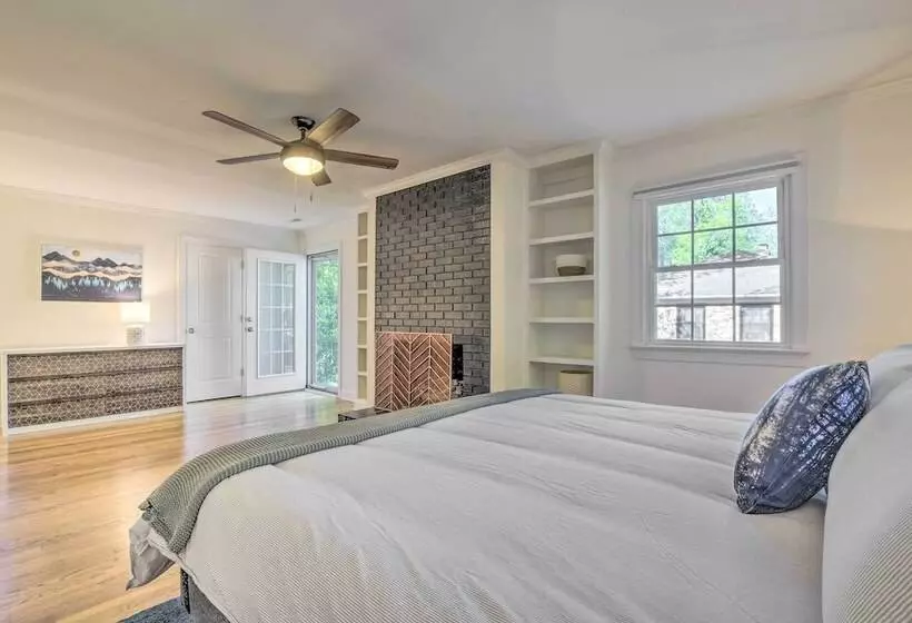 Bright Cary Home With Deck < 15 Mi To Raleigh!