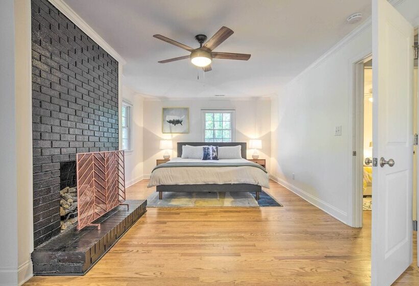 Bright Cary Home With Deck < 15 Mi To Raleigh!