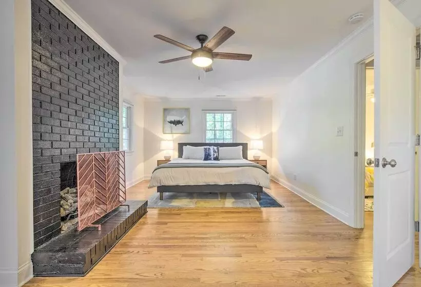 Bright Cary Home With Deck < 15 Mi To Raleigh!