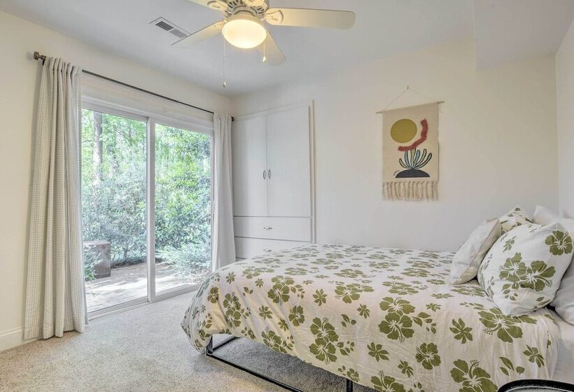 Bright Cary Home With Deck < 15 Mi To Raleigh!