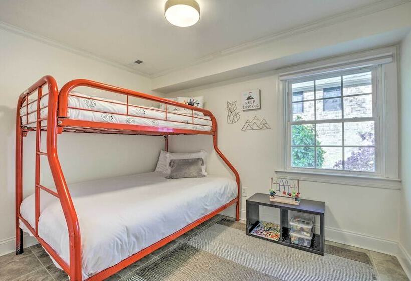 Bright Cary Home With Deck < 15 Mi To Raleigh!