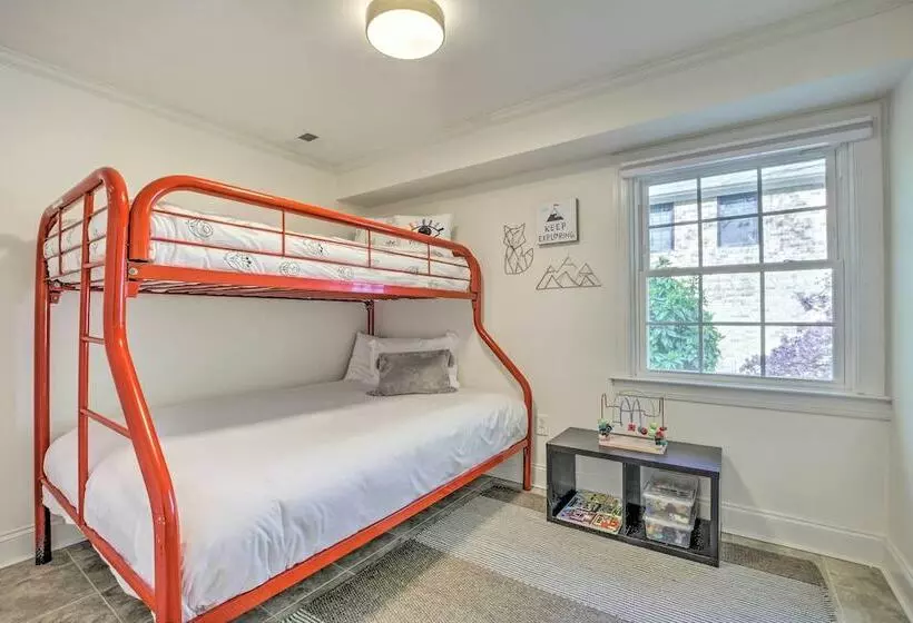 Bright Cary Home With Deck < 15 Mi To Raleigh!