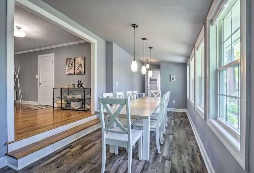 Bright Cary Home With Deck < 15 Mi To Raleigh!