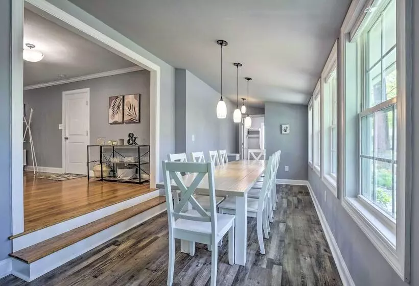 Bright Cary Home With Deck < 15 Mi To Raleigh!