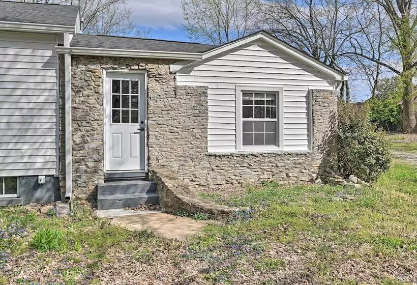 Bright Columbia Home: 47 Mi To Dtwn Nashville