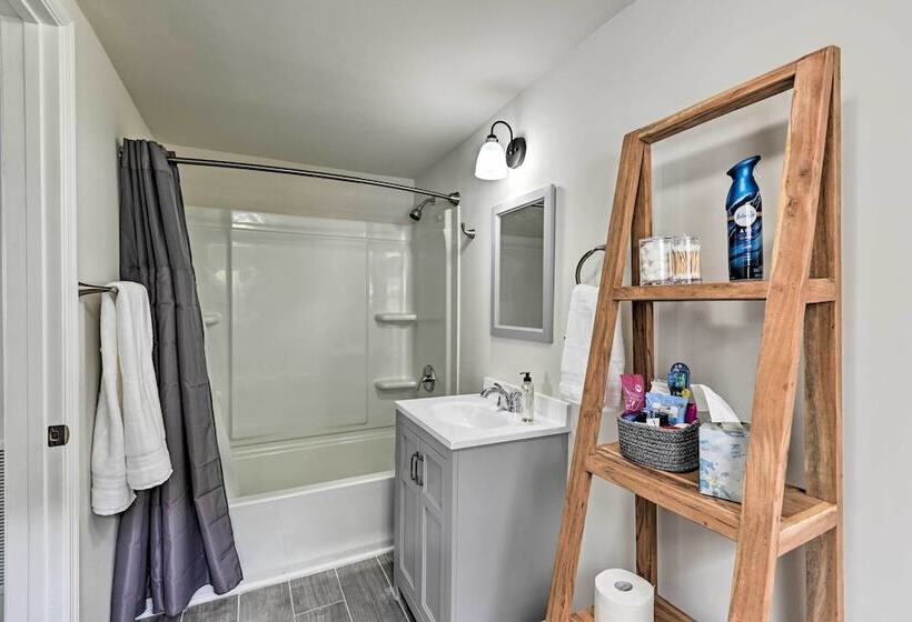 Bright Columbia Home: 47 Mi To Dtwn Nashville