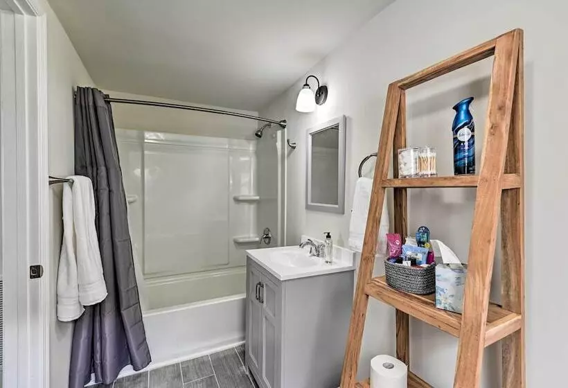 Bright Columbia Home: 47 Mi To Dtwn Nashville