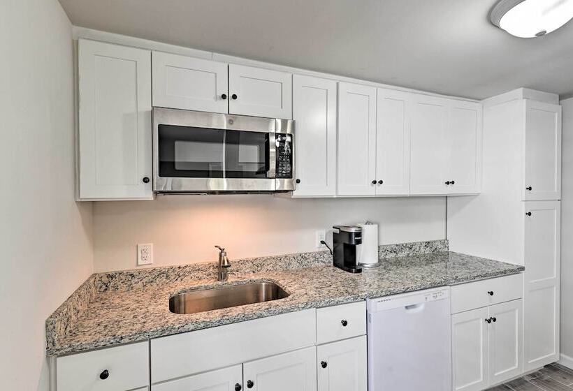 Bright Columbia Home: 47 Mi To Dtwn Nashville