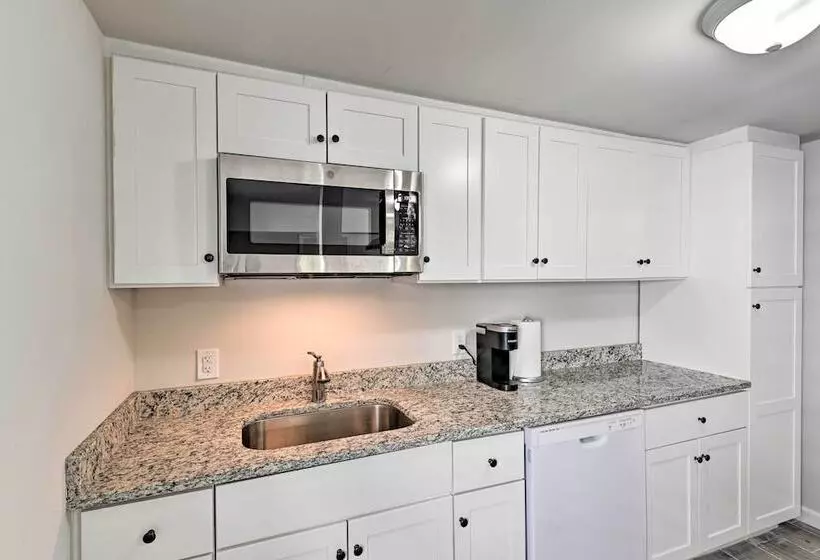 Bright Columbia Home: 47 Mi To Dtwn Nashville