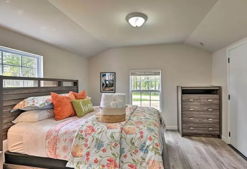 Bright Columbia Home: 47 Mi To Dtwn Nashville