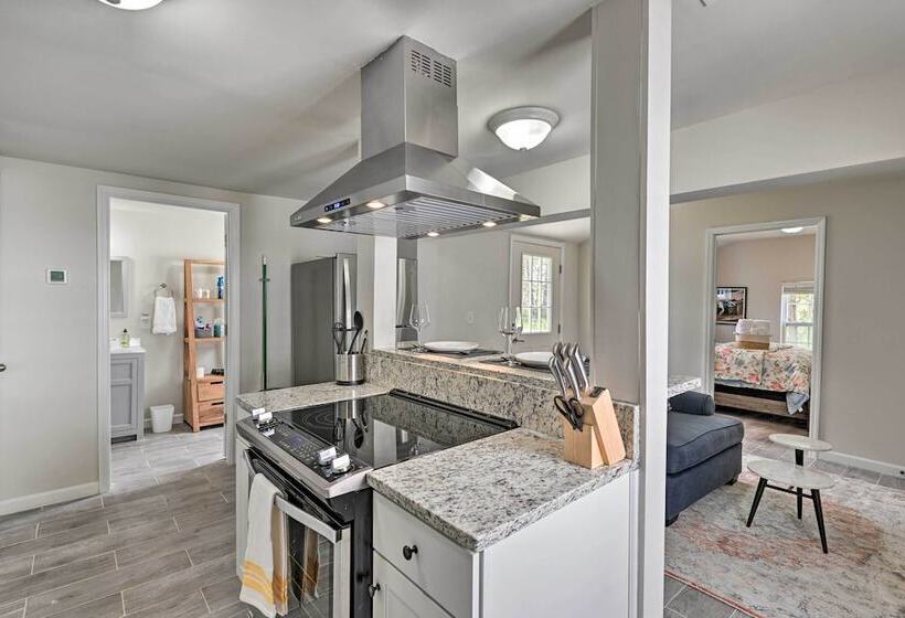 Bright Columbia Home: 47 Mi To Dtwn Nashville