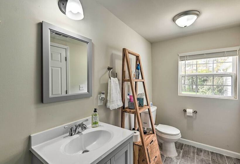 Bright Columbia Home: 47 Mi To Dtwn Nashville