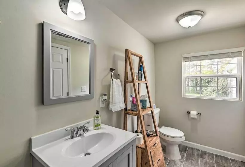 Bright Columbia Home: 47 Mi To Dtwn Nashville