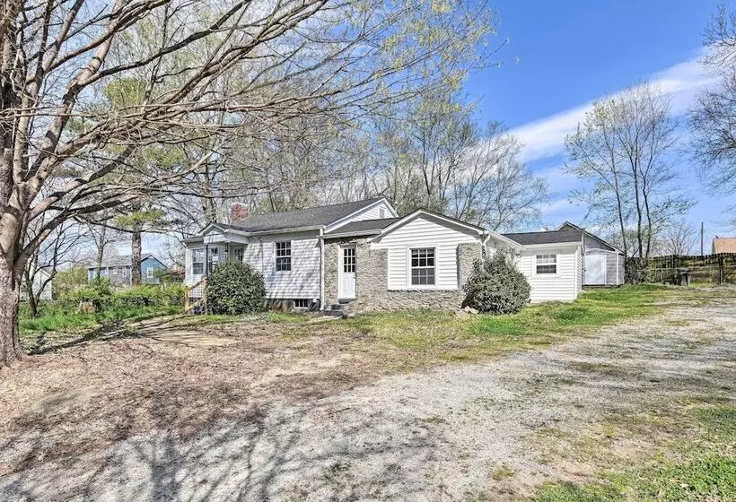 Bright Columbia Home: 47 Mi To Dtwn Nashville