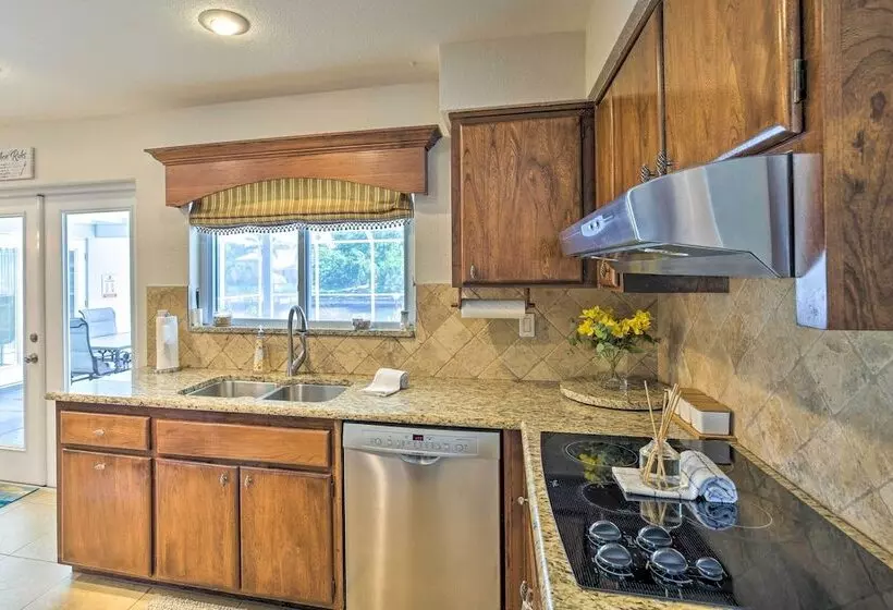5 Mi To Beach: Canalfront Home In Cape Coral!