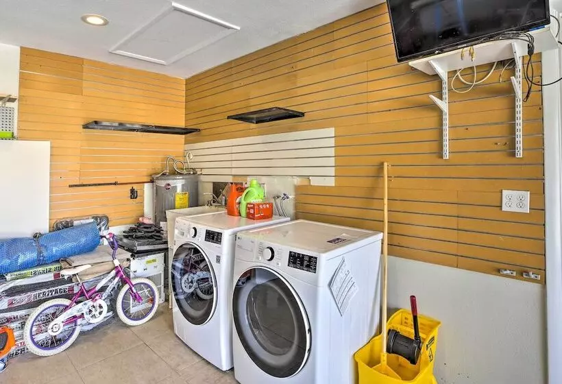 5 Mi To Beach: Canalfront Home In Cape Coral!