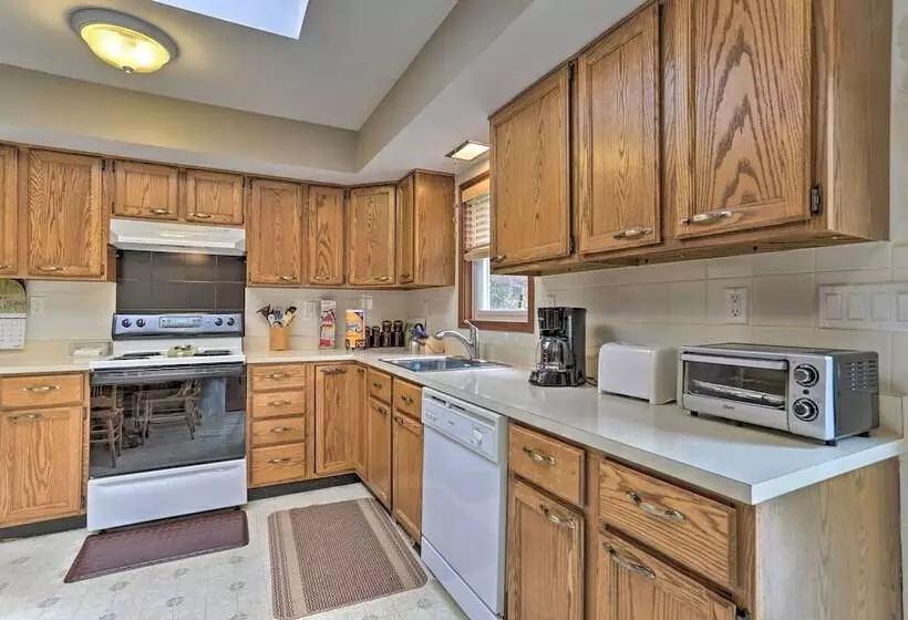 Catskills Home Near Skiing   Best Of Both Worlds!