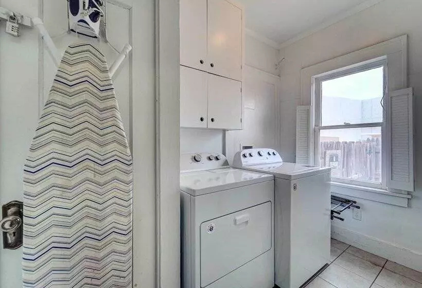 By Dtwn Lubbock! Spacious 4br Home Near Texas Tech
