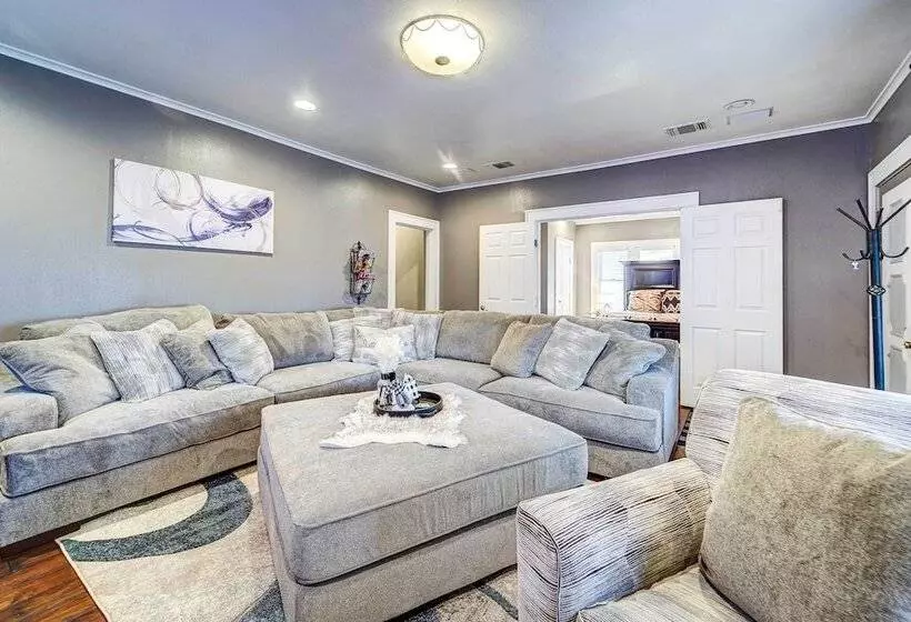 By Dtwn Lubbock! Spacious 4br Home Near Texas Tech