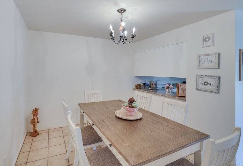 Family Home In Fort Worth: Pets Welcome!