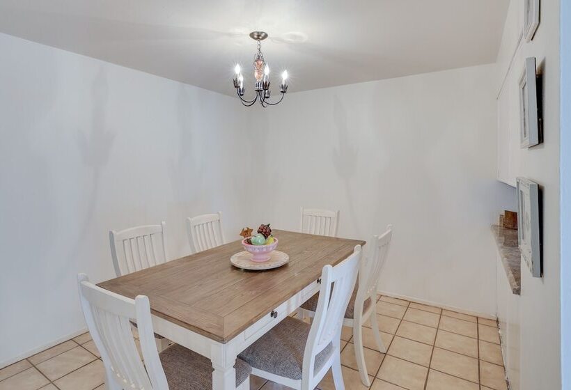 Family Home In Fort Worth: Pets Welcome!