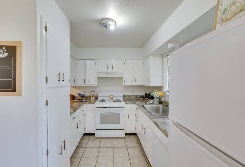 Family Home In Fort Worth: Pets Welcome!