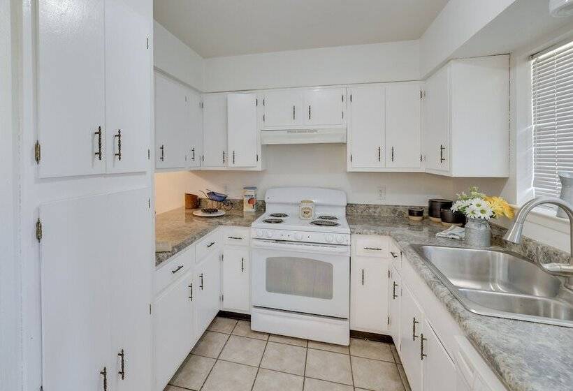 Family Home In Fort Worth: Pets Welcome!